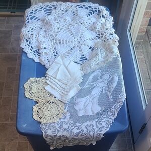 Vintage Crochet Doilies Hankerchiefs Lace Hanging Linens Grannycore Farmhouse
